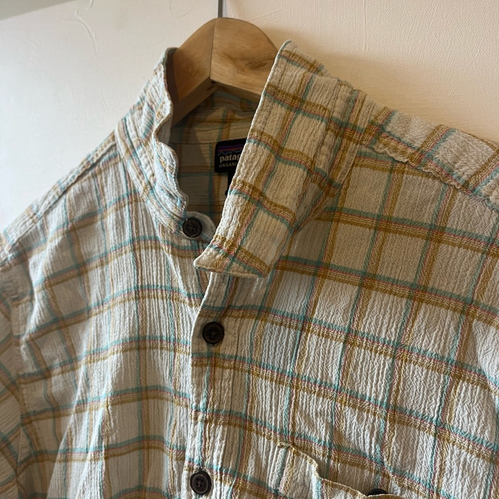 Patagonia short sleeve button down size is medium.